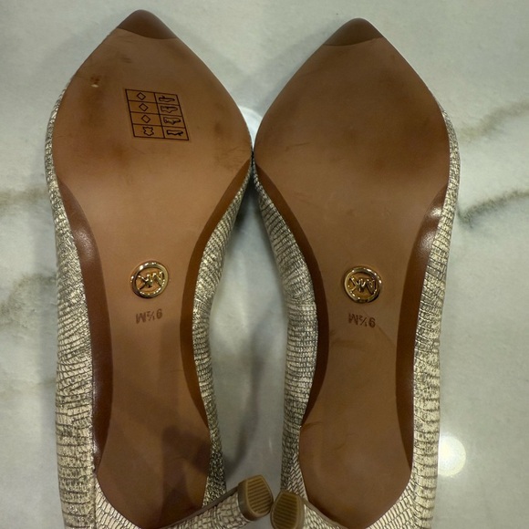 Michael Kors Lolita Heels Size 9.5 Metallic Gold Pom NWOB - Picture 12 of 13